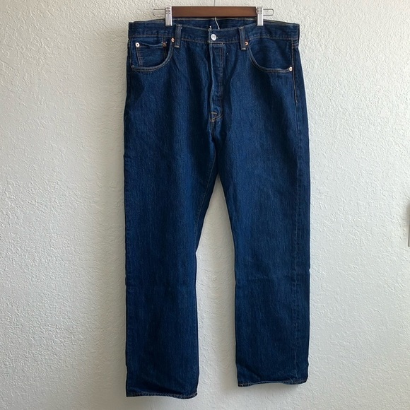 Levi’s Men's 501 Button Fly Medium Wash Jeans 38x32 - Picture 2 of 4